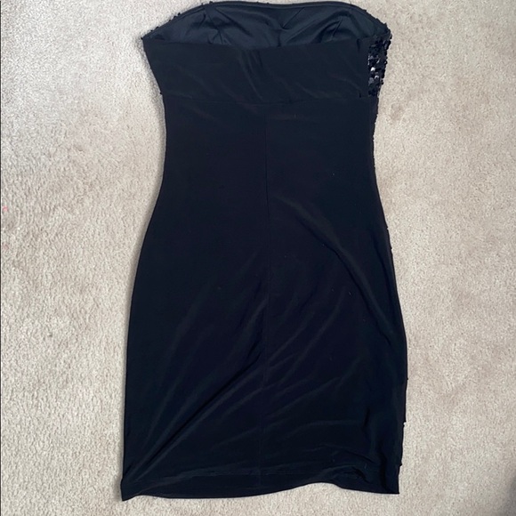 Little black dress - Picture 3 of 3